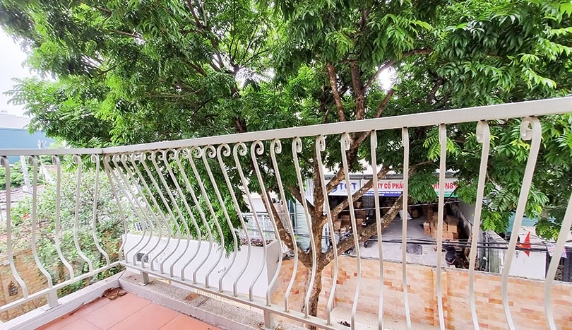 Modern villa with garden to rent close to LFAY in Long Bien