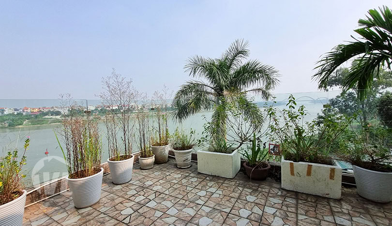 5 bed villa with River View to lease in Long Bien