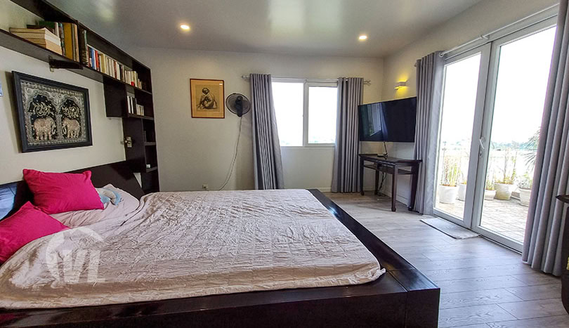 5 bed villa with River View to lease in Long Bien