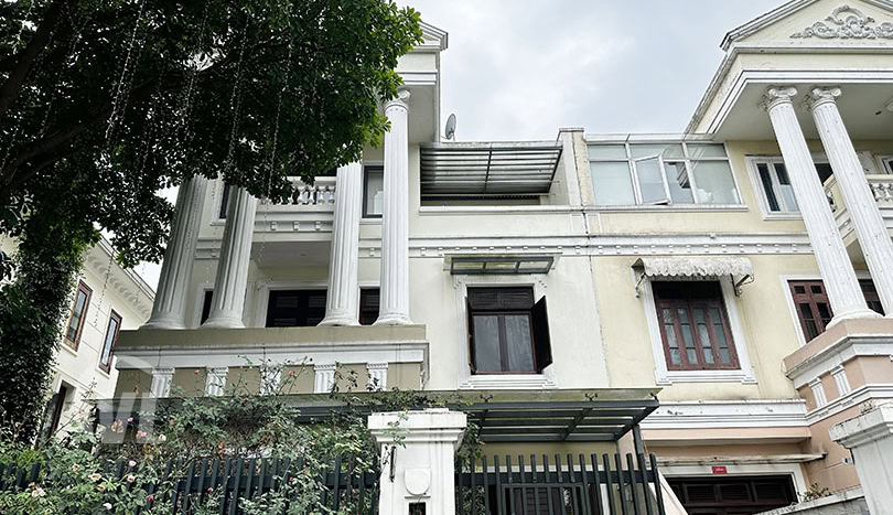 Large furnished 5 bed villa to rent in Ciputra next to UNIS