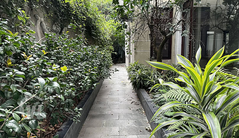 Large furnished 5 bed villa to rent in Ciputra next to UNIS