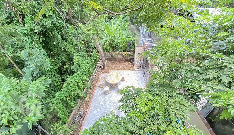 2 bedroom house with garden for rent in Long Bien