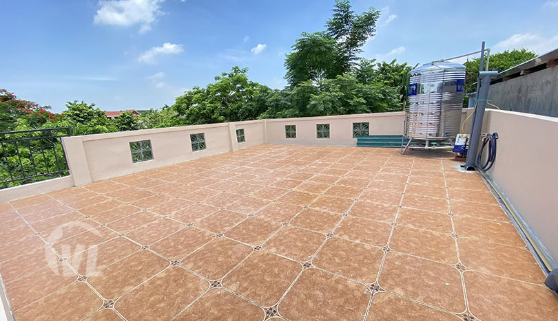 2 bedroom house with garden for rent in Long Bien
