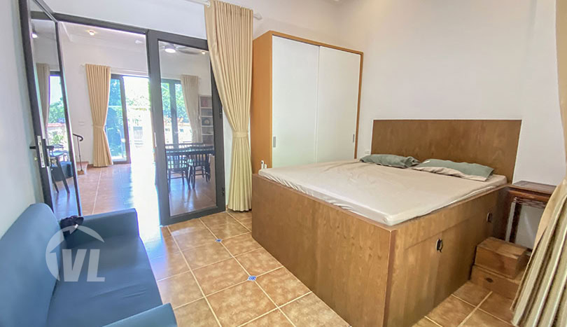 2 bedroom house with garden for rent in Long Bien
