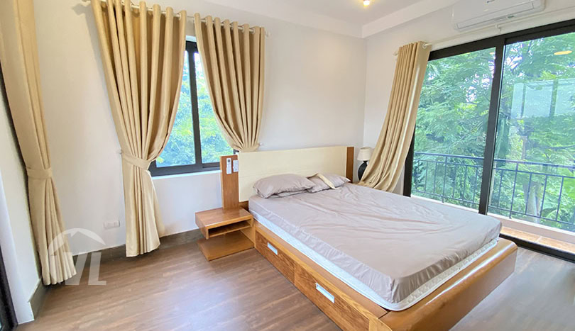 2 bedroom house with garden for rent in Long Bien
