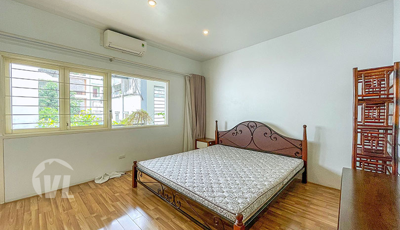 5 bed house with garden to lease in Tay Ho