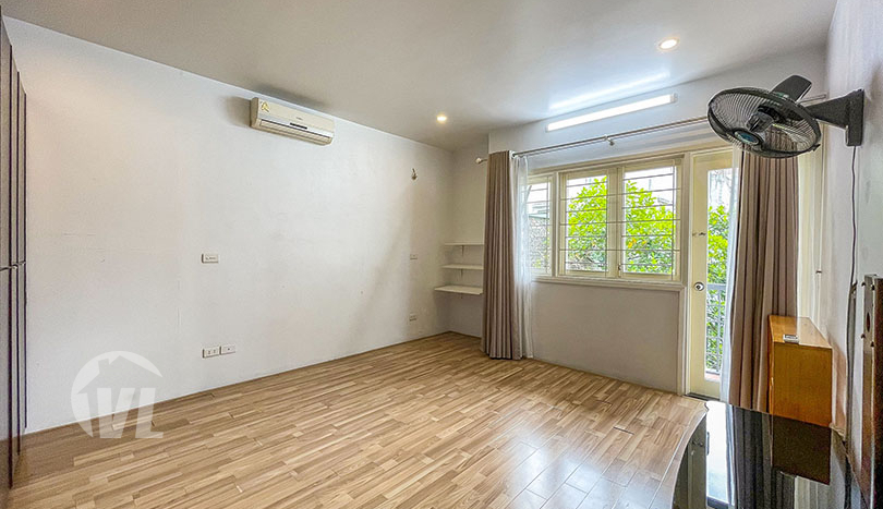 5 bed house with garden to lease in Tay Ho