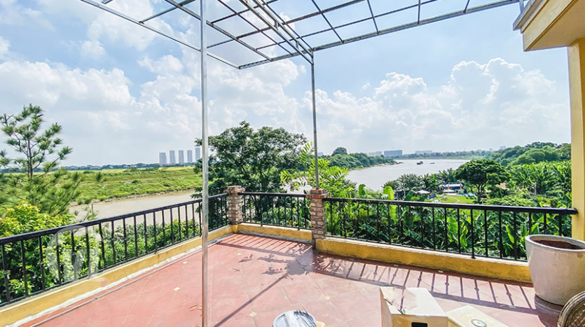 Affordable 3 bed house on river banks in Long Bien