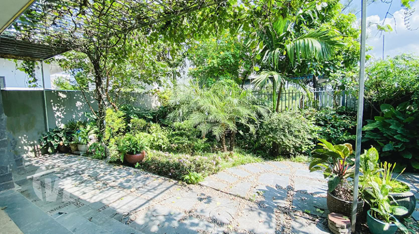 Affordable 3 bed house on river banks in Long Bien