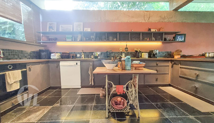 Charming garden villa to rent in Long Bien on the Red River