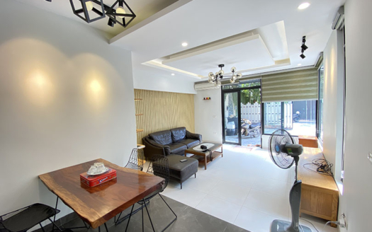 Courtyard 2 bedroom house in Tay Ho Hanoi