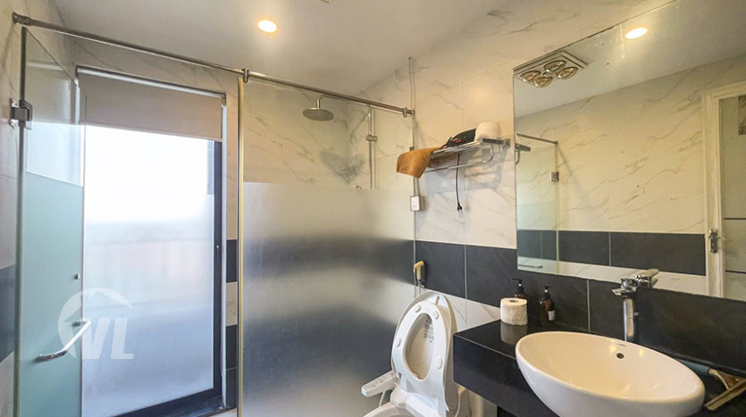 Penthouse with lake view for rent in Tay Ho 3 bed 3 bath