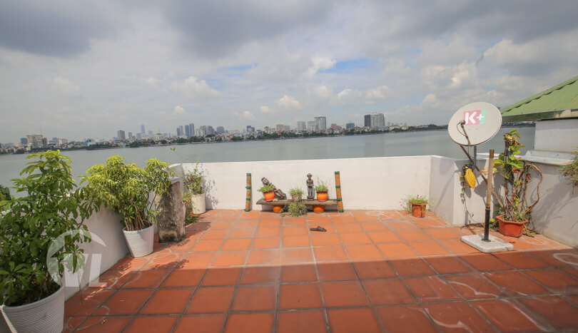 Stunning lake view 4 bedroom house for rent in Tay Ho