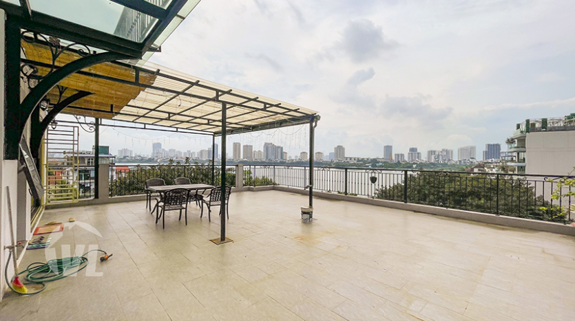 Three bed flat with large terrace facing the West Lake