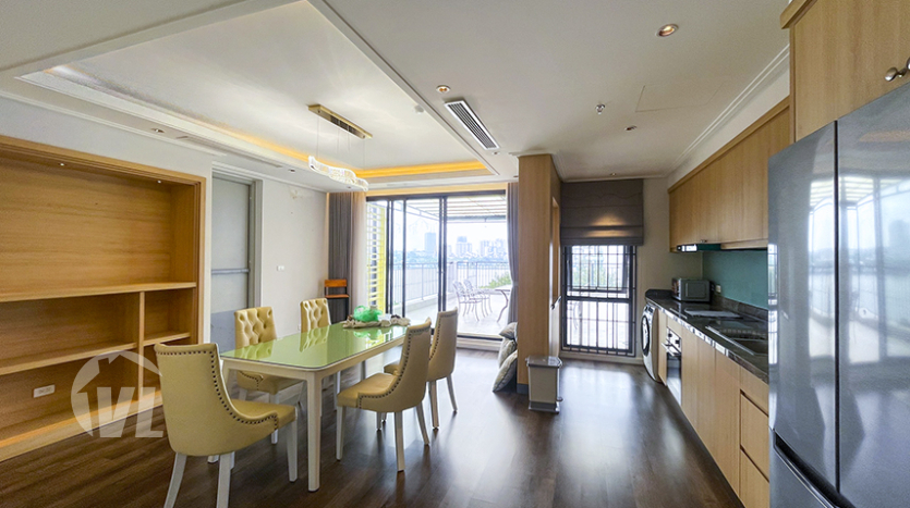 Three bed flat with large terrace facing the West Lake