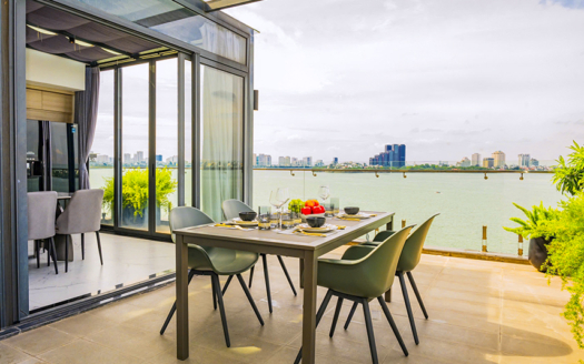 2 bed apartment with terrace facing Tay Ho lake