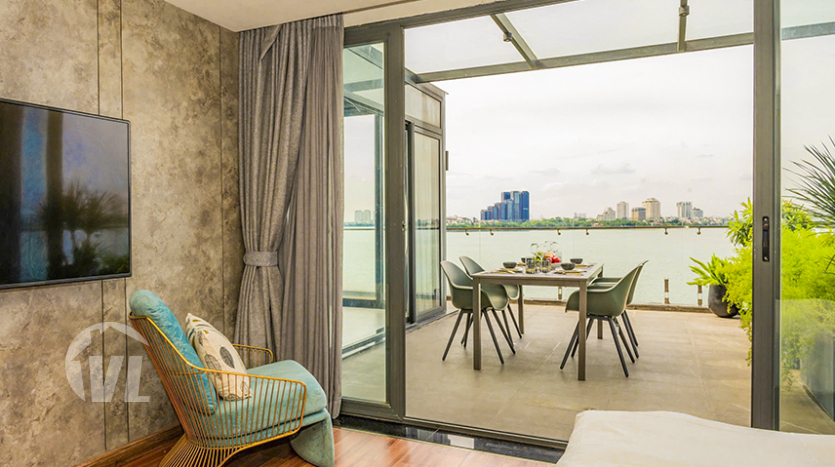 2 bed apartment with terrace facing Tay Ho lake