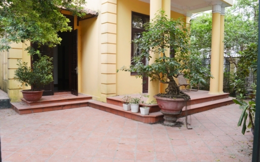 Courtyard 4 bedroom house for rent in Tay Ho