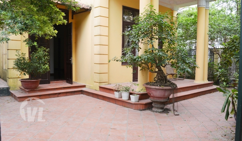 Courtyard 4 bedroom house for rent in Tay Ho