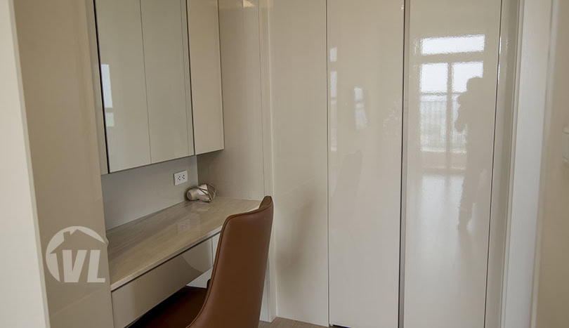 Corner 3 bedroom apartment in Starlake to rent