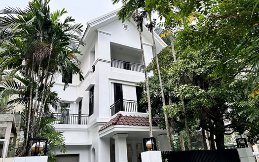 Corner villa with swimming pool to rent in Ciputra 4 beds 4 baths
