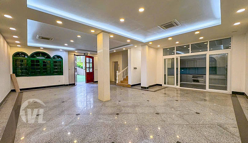 Huge villa for rent suitable for an office in Tay Ho