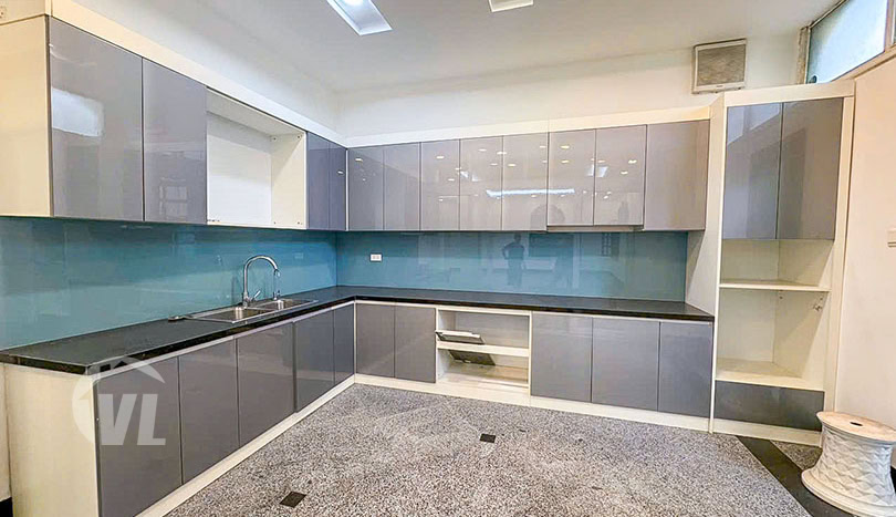Huge villa for rent suitable for an office in Tay Ho