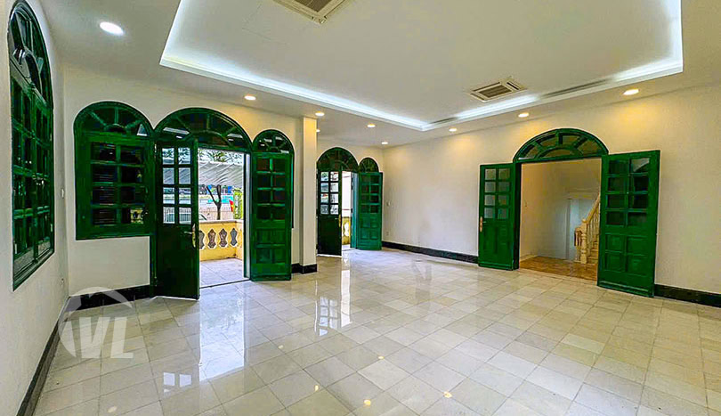 Huge villa for rent suitable for an office in Tay Ho