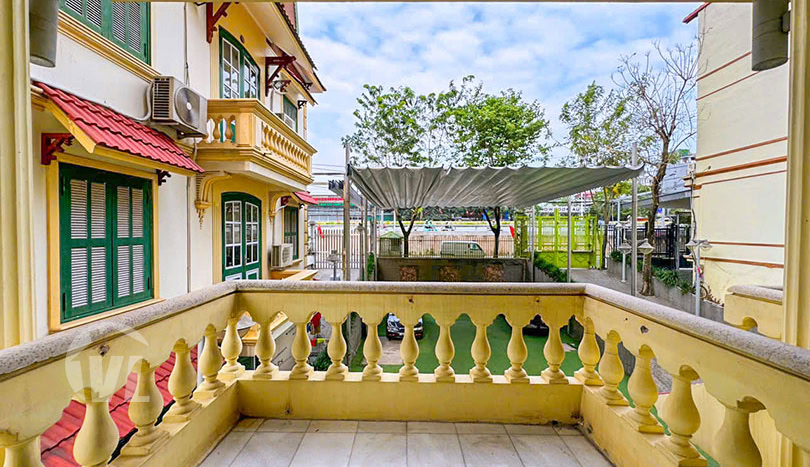 Huge villa for rent suitable for an office in Tay Ho
