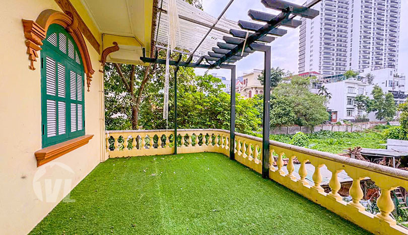 Huge villa for rent suitable for an office in Tay Ho