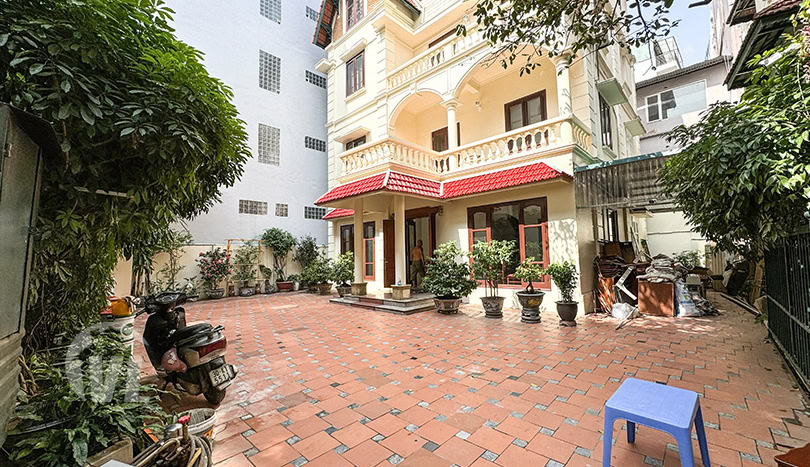 Upgraded house with large garden to rent on To Ngoc Van