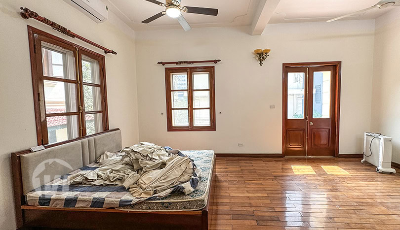 Upgraded house with large garden to rent on To Ngoc Van