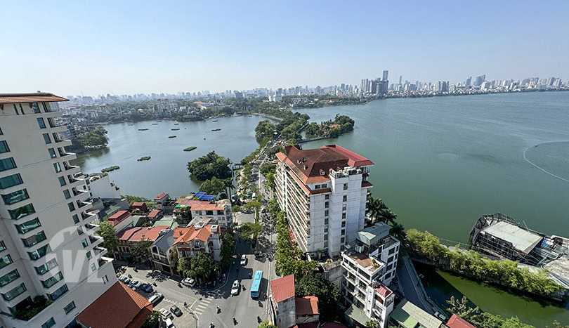 2 bedroom apartment for rent in Truc Bach with lake view