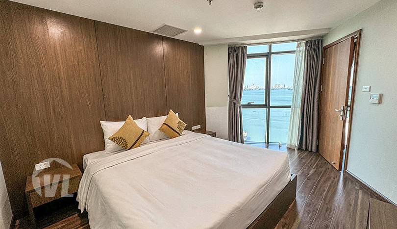 2 bedroom apartment for rent in Truc Bach with lake view
