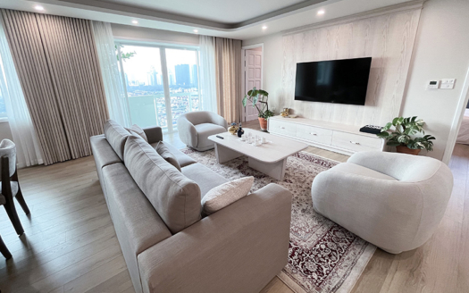 Brand-new 3 bedroom apartment in E4 Ciputra