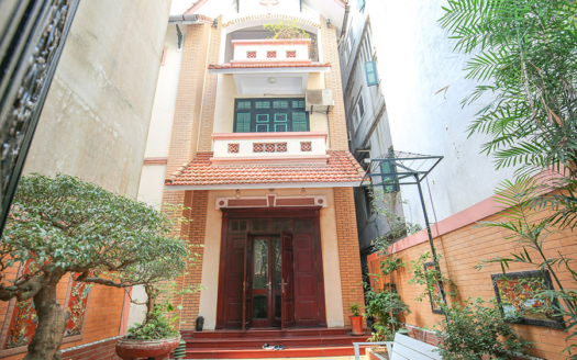 Front Yard 3 bedroom house for rent in Tay Ho.