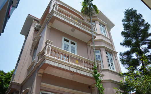 Front yard 3 bedroom house in Tay Ho