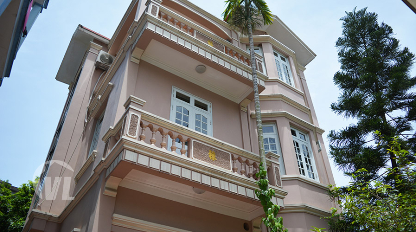 Front yard 3 bedroom house in Tay Ho