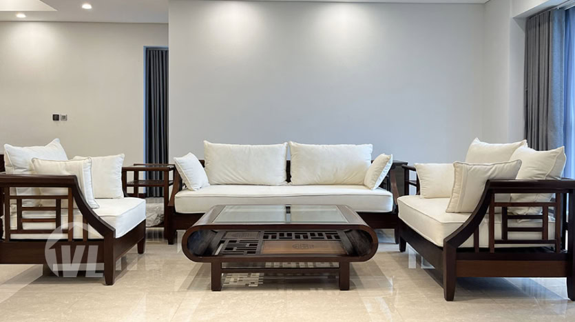 High floor 4 bedroom apartment for rent in L2 building Ciputra (5)