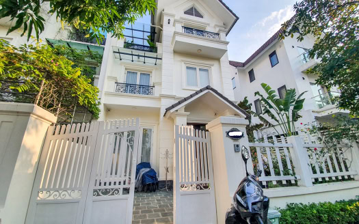 Elegant 3 bedroom villa in Vinhomes Riverside, near BIS school