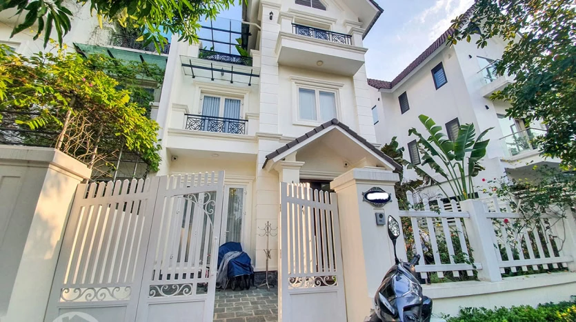 3 bedroom villa Vinhomes Riversdide near BIS