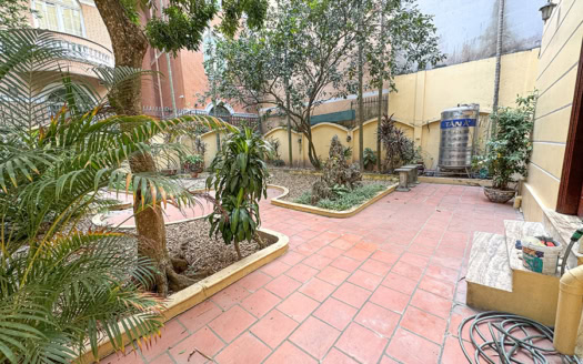 Courtyard garden 3 bedroom house in Tay Ho