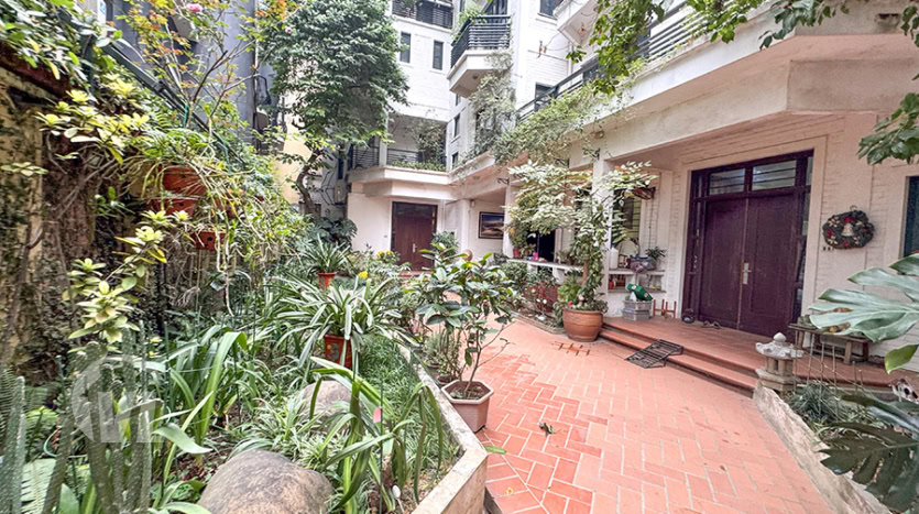Furnished house with garden to rent in the heart of Tay Ho