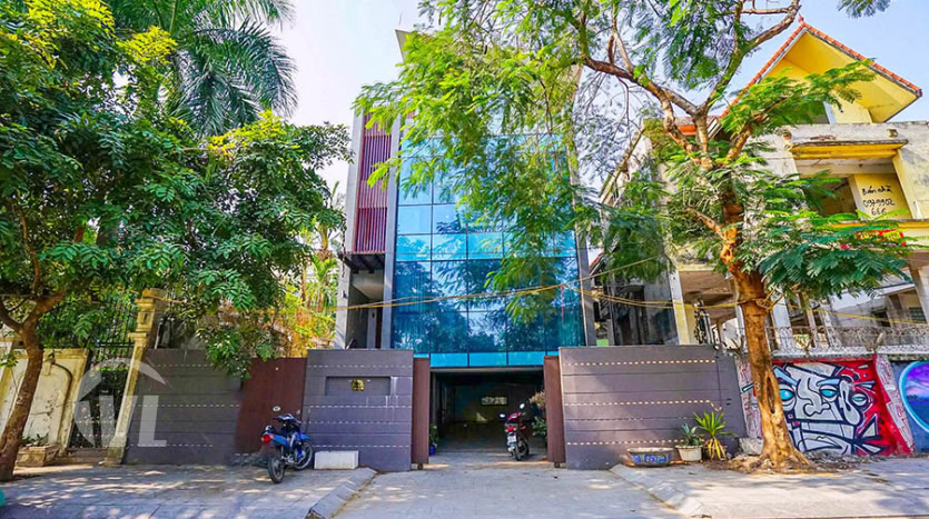 Modern 4 bedrooms villa with elevator and West Lake view in Hanoi