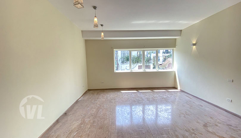 Unfurnished 3 bedroom house in Tay Ho with car access