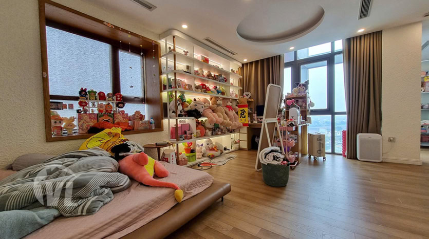Unique_triplex_apartment_with_terrace_for_rent_in_Long_Bien_Hanoi