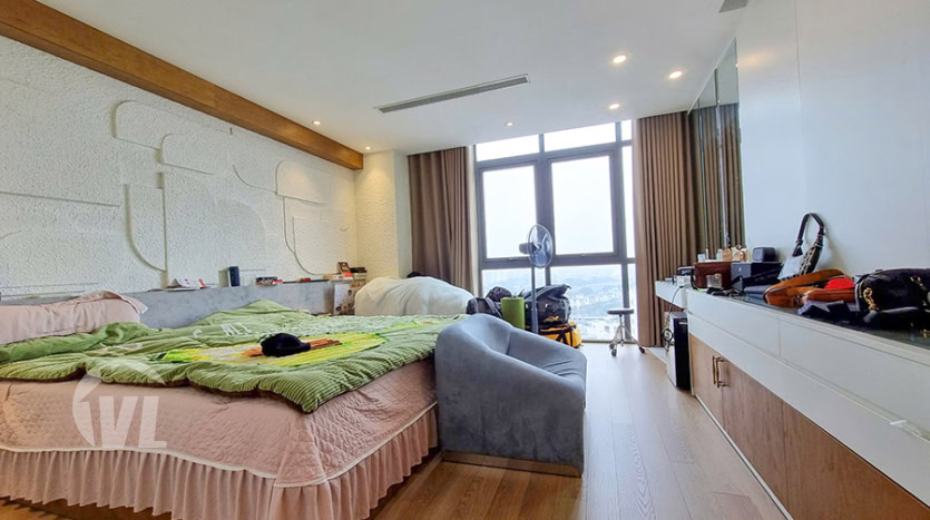 Unique_triplex_apartment_with_terrace_for_rent_in_Long_Bien_Hanoi