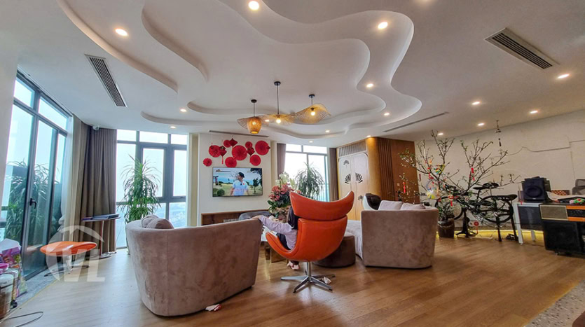 Unique_triplex_apartment_with_terrace_for_rent_in_Long_Bien_Hanoi