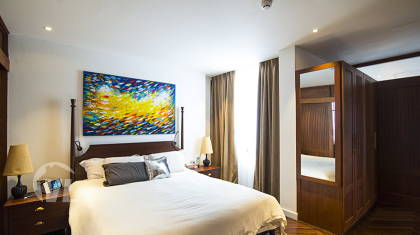 3-beds penthouse to rent in Tay Ho with panoramic West Lake view