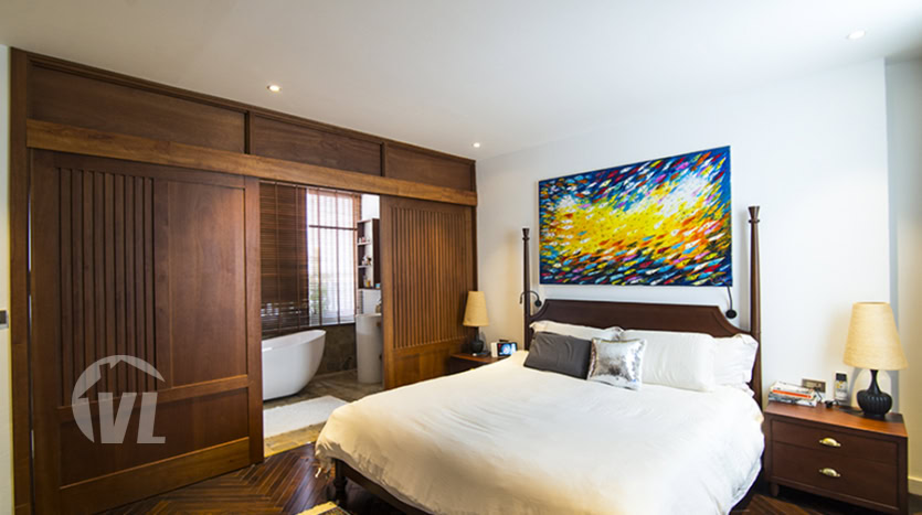 3-beds penthouse to rent in Tay Ho with panoramic West Lake view